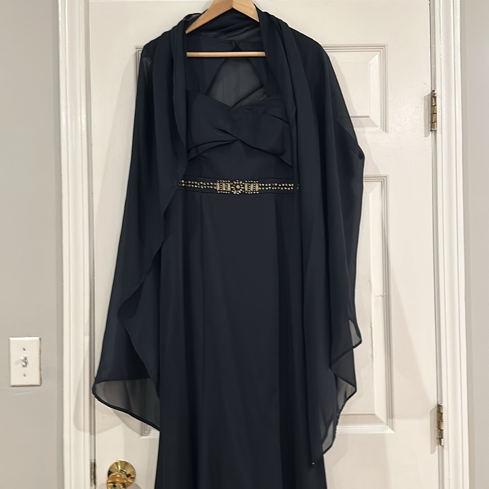 Adrianna Papell Formal Dress: Cap-Sleeve Gown AND matching scarf, Size 10 - Picture 7 of 14